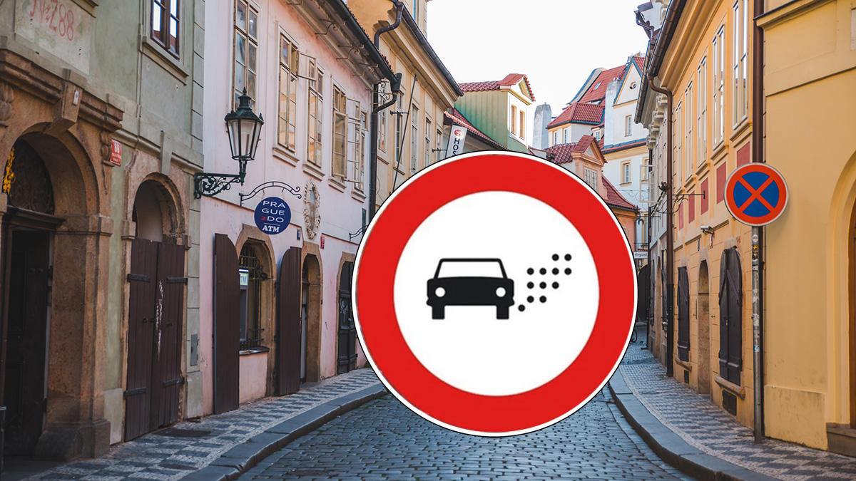 Vy ještě nemáte na čelním skle vylepený štítek? Pak vás nová dopravní značka může dostat do problémů