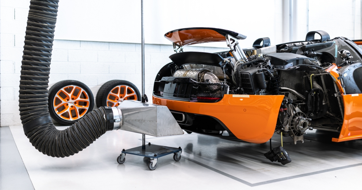 Šílených 29 000 Kč za hodinu práce mechanika: Bugatti žaluje vlastního dealera. Spor odhalil reálné náklady hyperaut