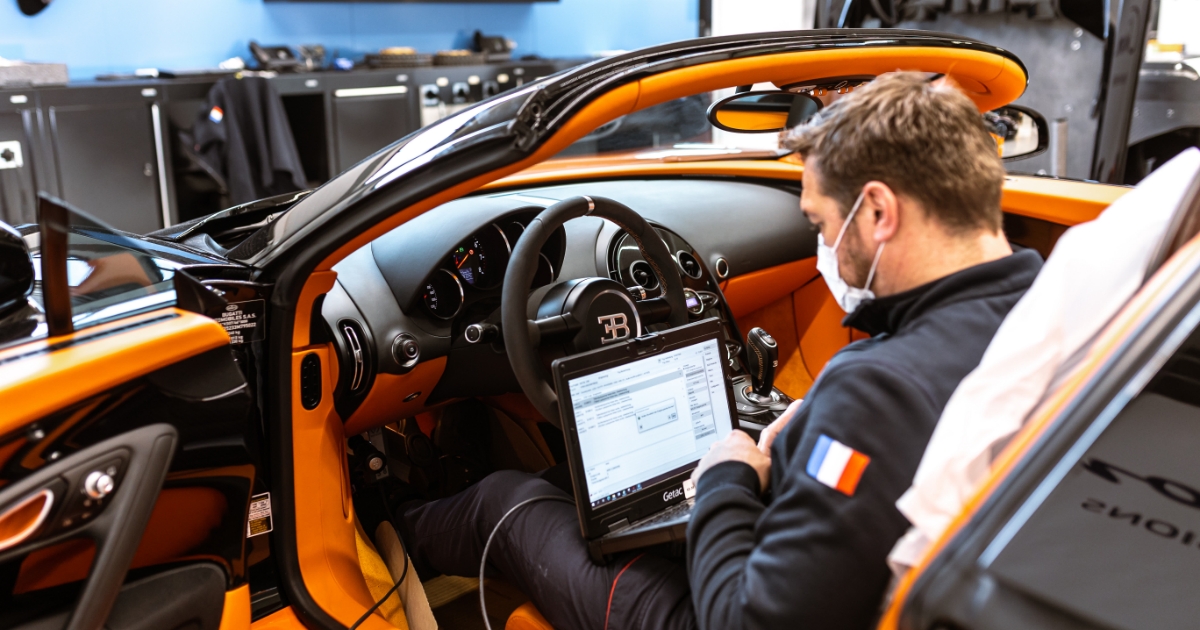 Majitel Bugatti přijel do autorizovaného servisu a zhroutil se z cen. Nedal se a udělil všem přítomným životní lekci