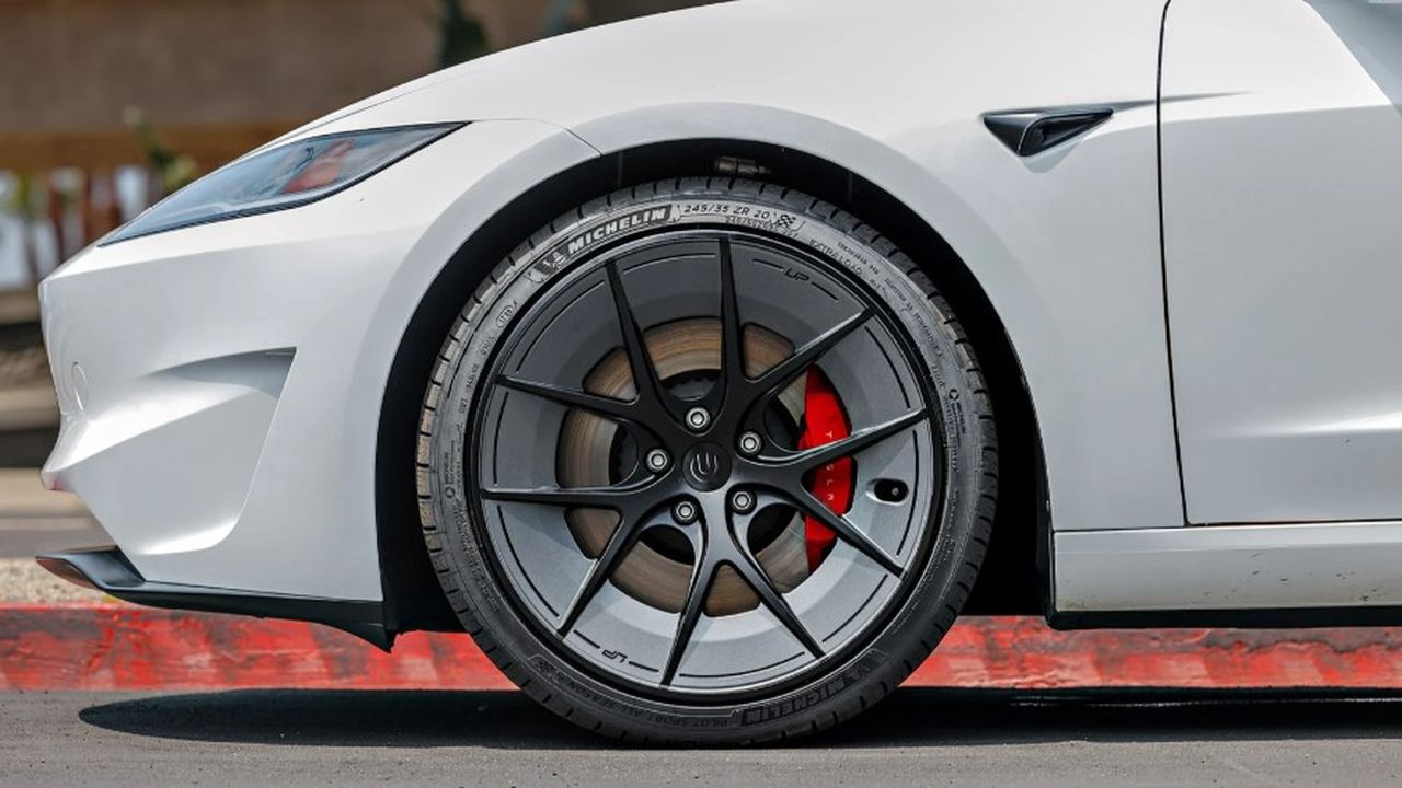 Konec odřených kol? Na trh přichází nezničitelné disky. Mají doživotní záruku, už se prodávají, a dokonce víme za kolik