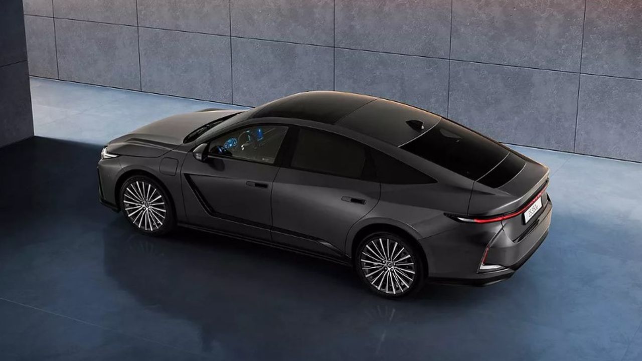 Největší překvapení letošního roku. Japonec z dílny Lexusu s 10letou zárukou a sametovým podvozkem bude prodejní trhák