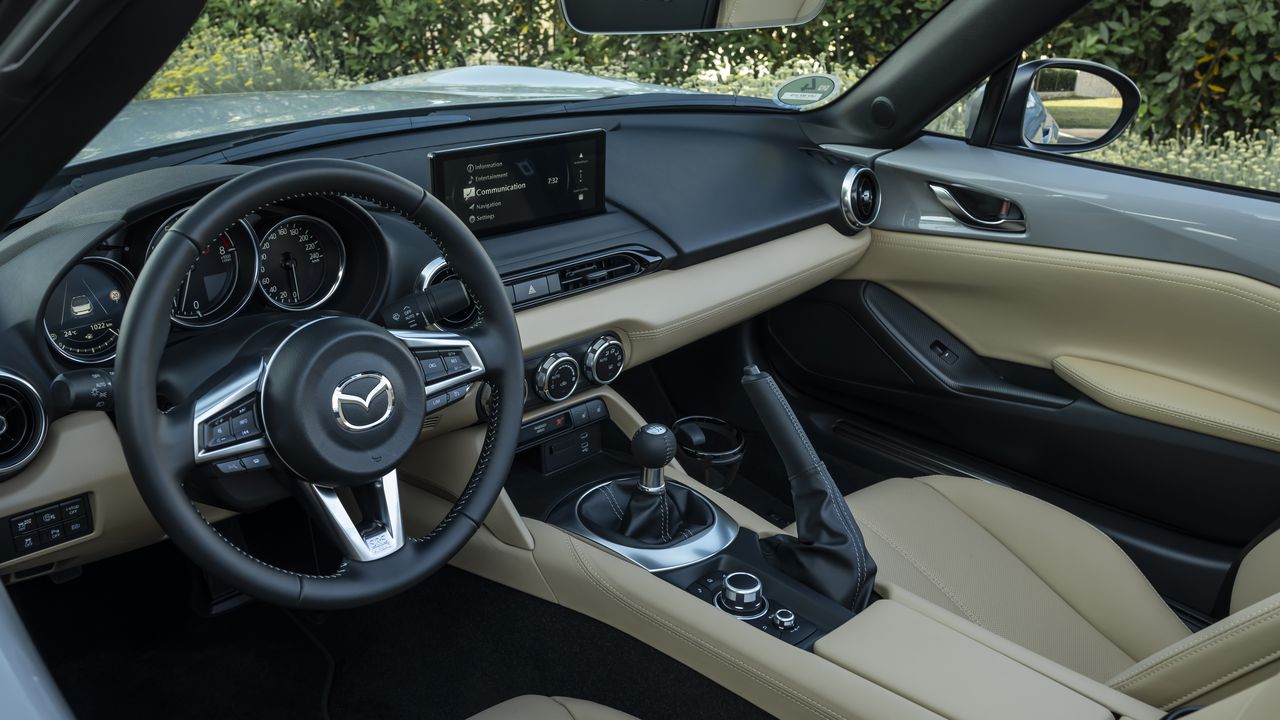Srdce motoristů plesá, tato legenda ještě nekončí. Mazda oznámila jejího nástupce, nová generace bude „postaru“