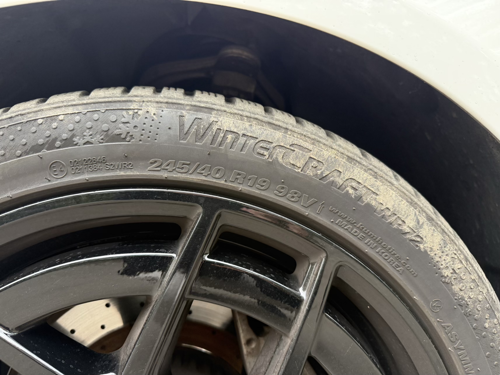 Nová pravidla nutí řidiče hrnout se do pneuservisů: Nemají slitování. Kdo neuposlechne, má na krku pokutu