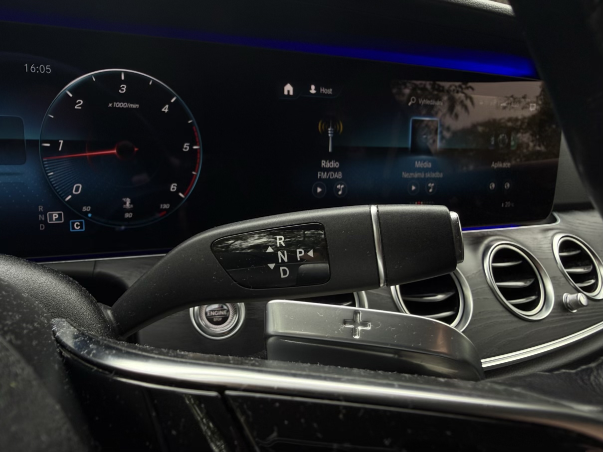 Co znamenají písmena P-R-N-D na voliči automatické převodovky? Řidiči si pletou základní pojmenování