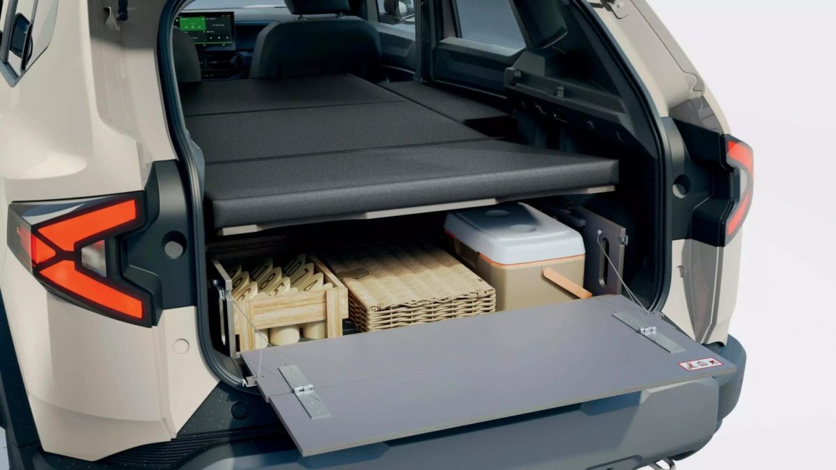 Vaše SUV proměníte ve skvělý „obytňák“. Ukázali řešení, které stojí pár Kč – klidně jen na víkend či dovolenou