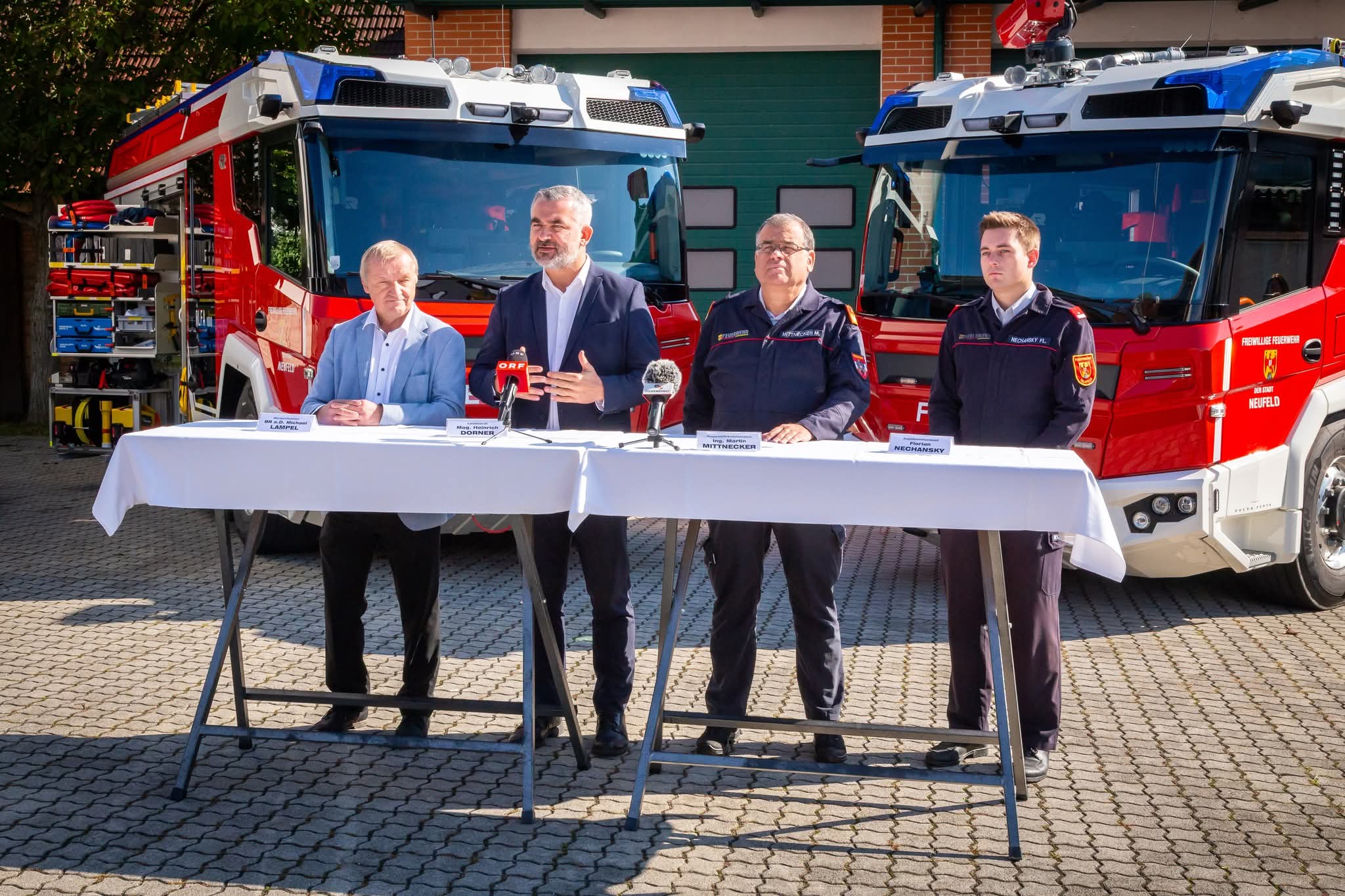 Takhle vypadají nové elektrické hasičské vozy. Po prvních výjezdech už řeší zásadní potíže s dojezdem