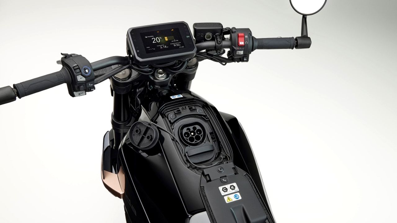 První elektrická motorka od Hondy přichází do Česka: nepotřebujete na ni řidičák skupiny A. Vypadá královsky