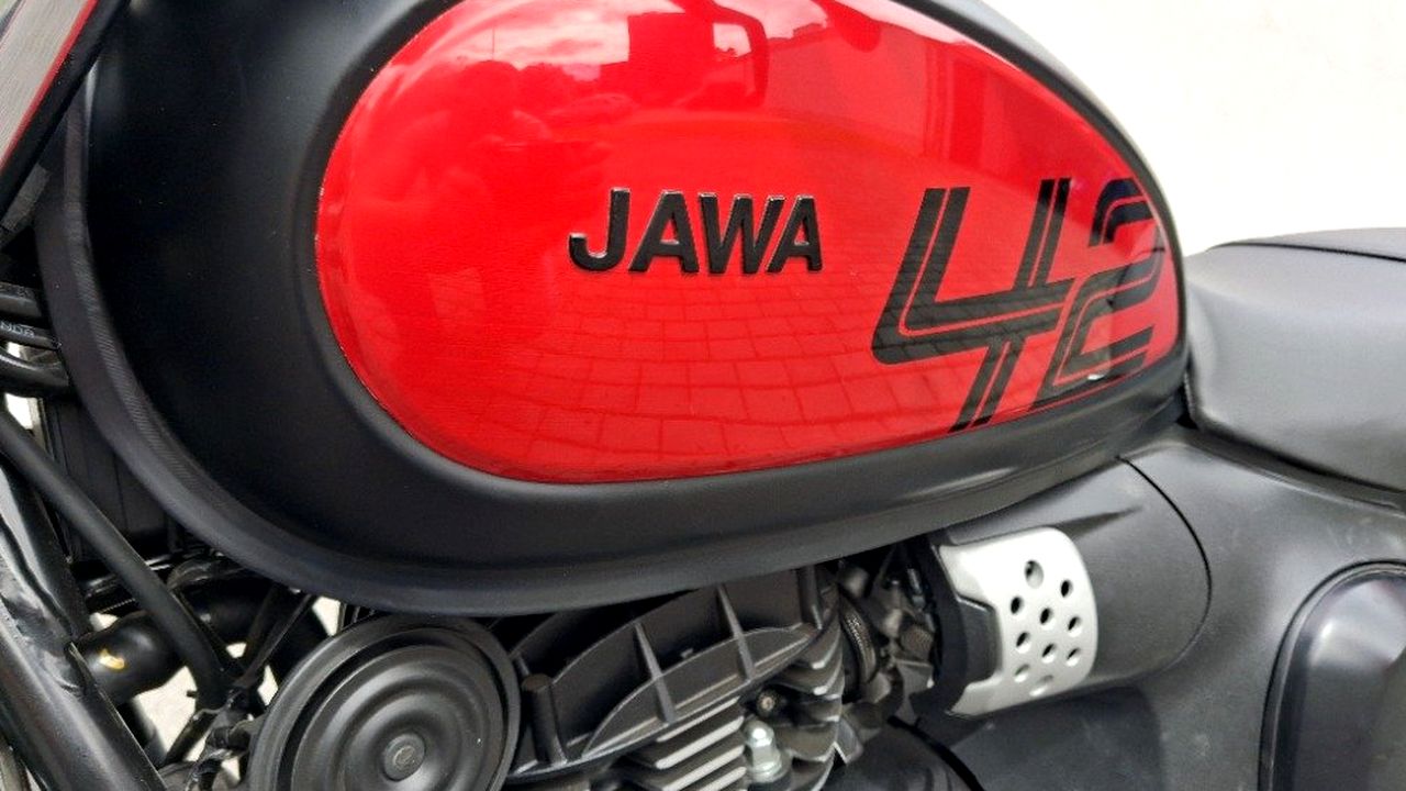 Z téhle motorky bude určitě legenda. Nová JAWA je parádní kousek, který není drahý