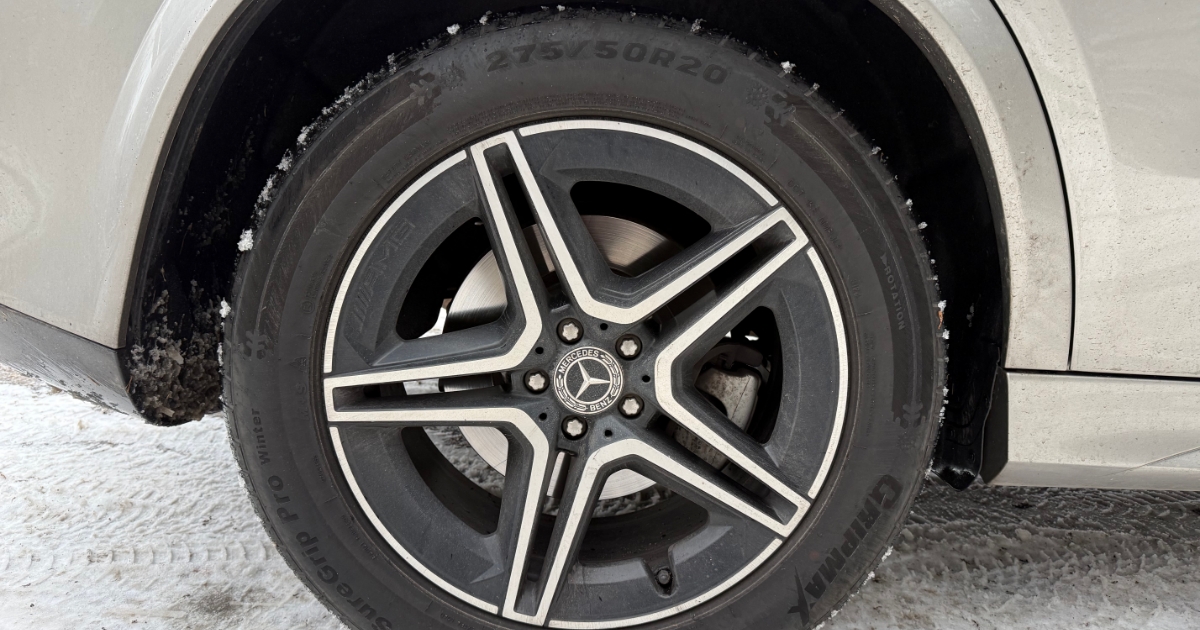 Požadavky na zimní pneumatiky v roce 2025: Řada řidičů ani neví, že něco musí plnit. Jak je to v ČR a sousedních státech EU?