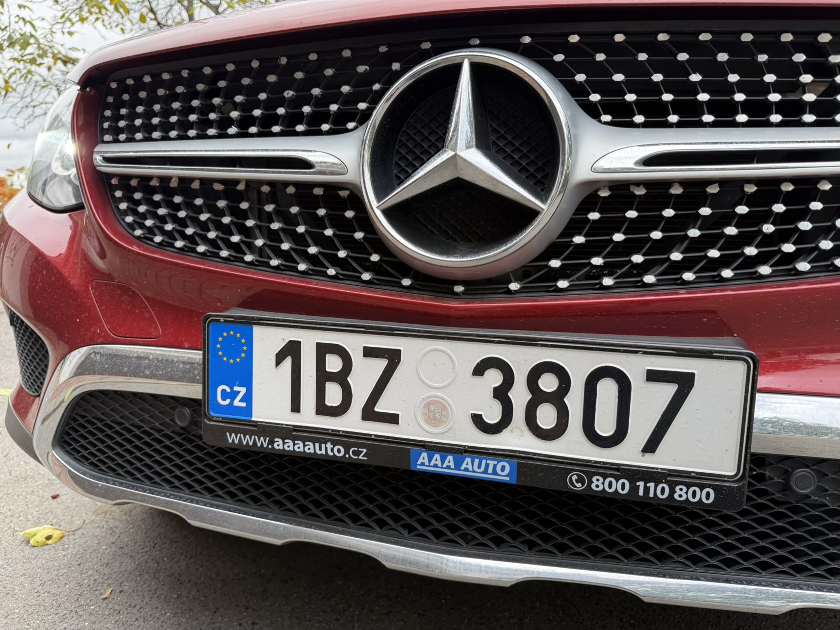 Svolávací akce 200 000 Mercedesů se týká i Česka: Vada může auto zcela znehybnit i za jízdy. Oprava je pro majitele zdarma