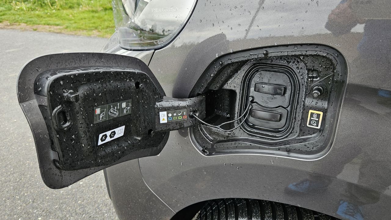 Jsou elektromobily v Česku slepou uličkou? Vědec ukázal výpočty. U nás nevhodné řešení – levné, jen když budete chytří