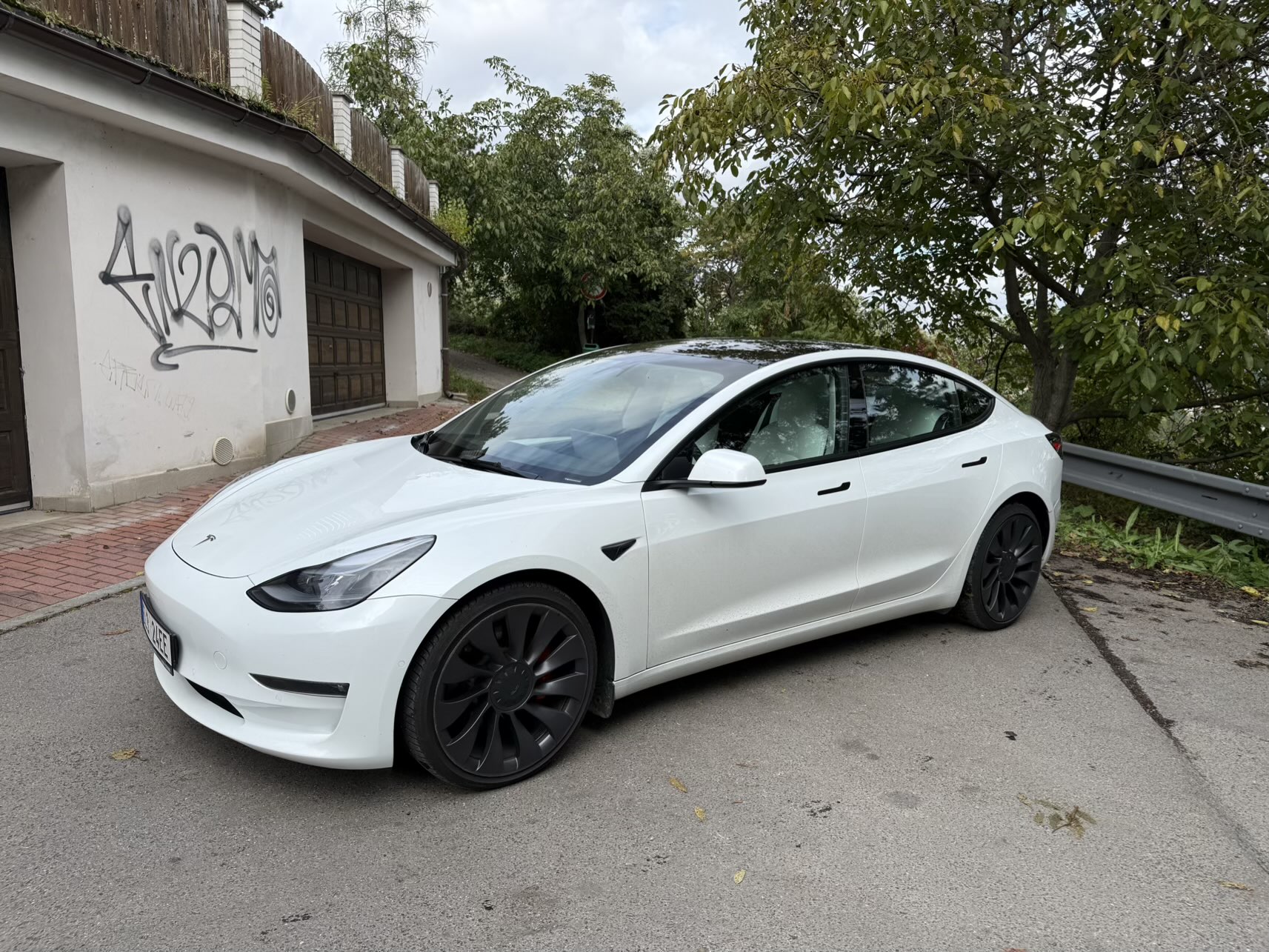 Na semaforech v Karlíně se vedle mé Tesly objevilo Lamborghini. Ten okamžik změnil můj názor na elektromobily