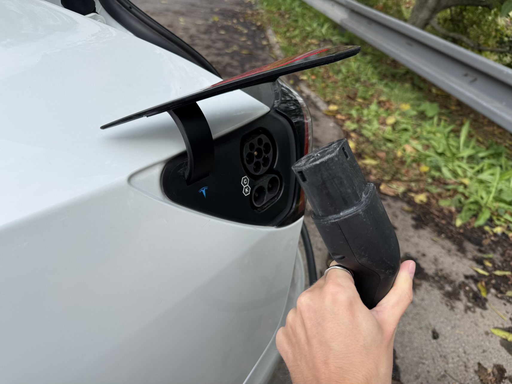 Evropou se šíří vlna nových daní za provoz elektromobilů. Hrozí zdanění ujetých kilometrů i domácího nabíjení