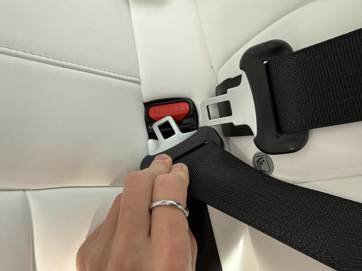 Vzadu nikdo nesedí? Přesto byste měli zapnout pásy. Tenhle důvod většina řidičů netuší