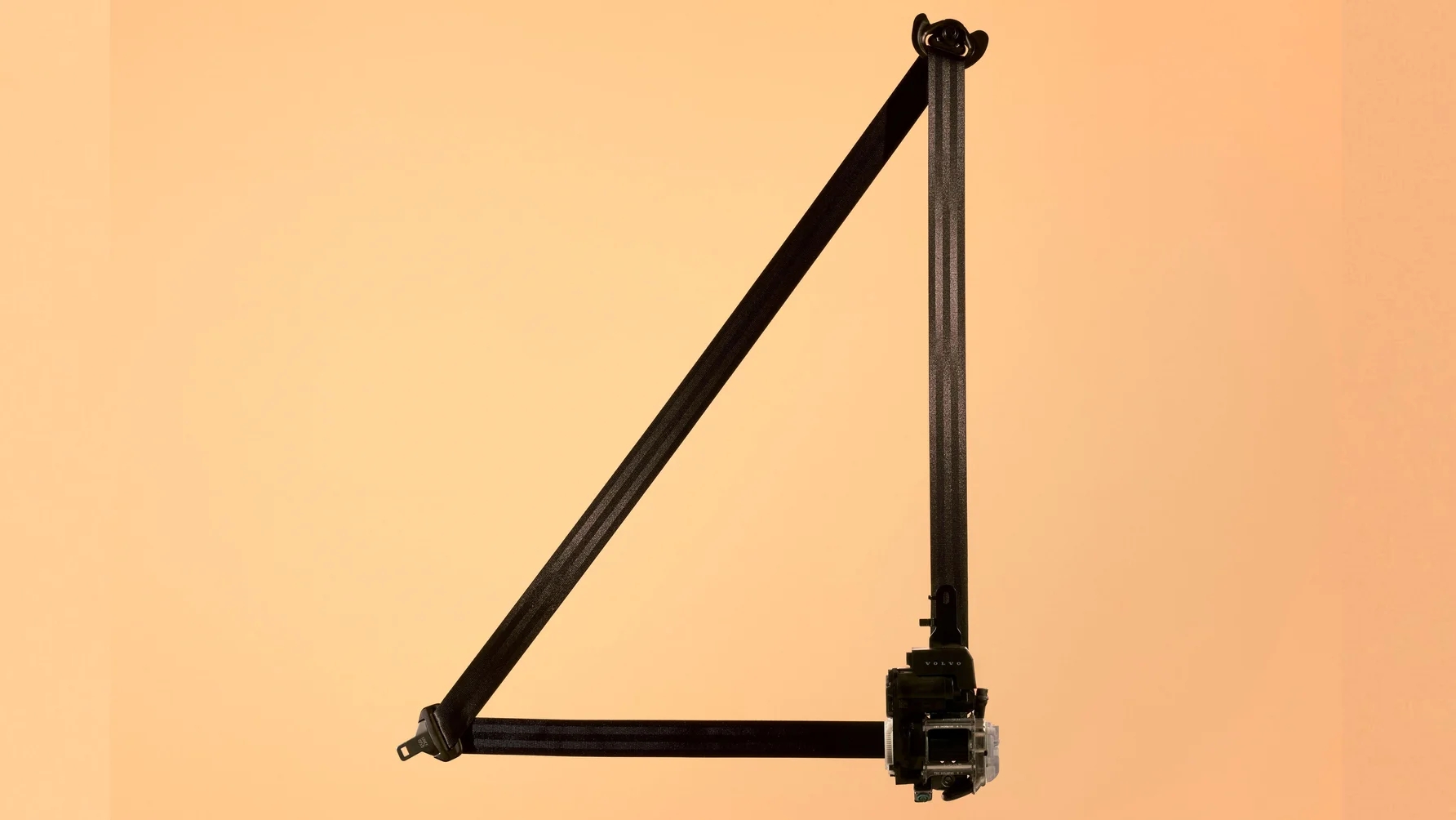 Nový bezpečnostní pás vyhlášen nejlepším vynálezem roku. Od kdy se budeme díky Volvu poutat na 7 bodech?