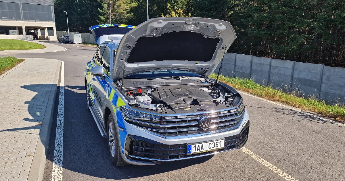Policie ČR dostala do rukou naprosto mimořádné SUV. Má i zelený maják a ultra speciální výbavu