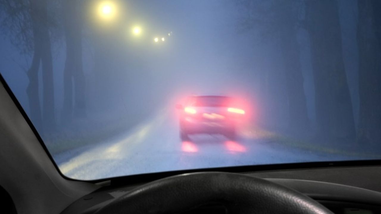 Buďte ve střehu. Policejní hlídky se teď zaměřují na špatné svícení a rozdávají pokuty