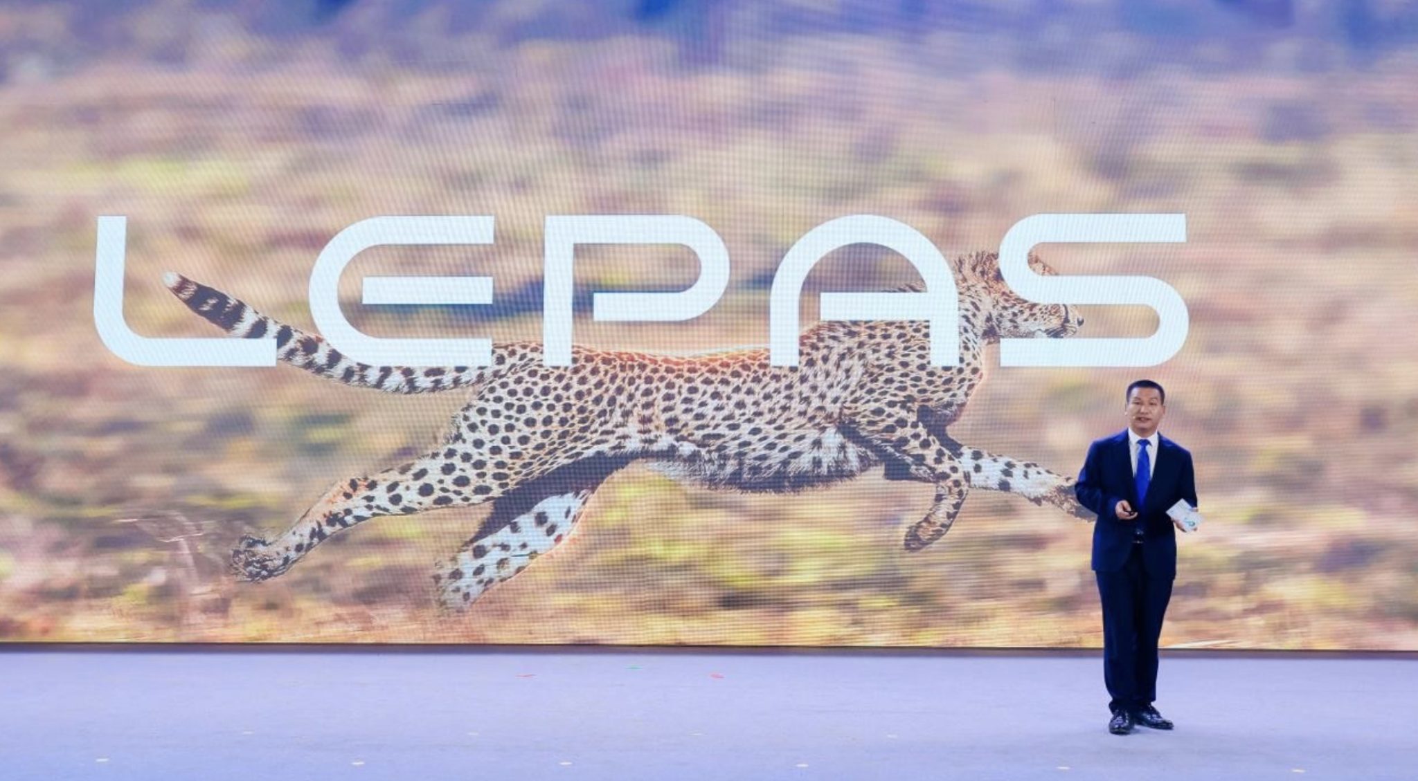 Je Česko připraveno na další novou automobilku? Bez ohledu na odpověď už tu nová auta jsou. A vypadají jako Porsche