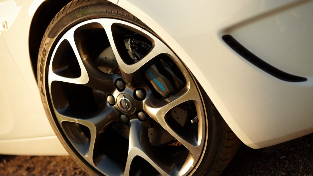 Našli jsme ojeté kombi, na které Češi dočista zapomněli. Má špičkovou výbavu, 325 koní, pohon 4×4 a stojí jako pytel hrušek