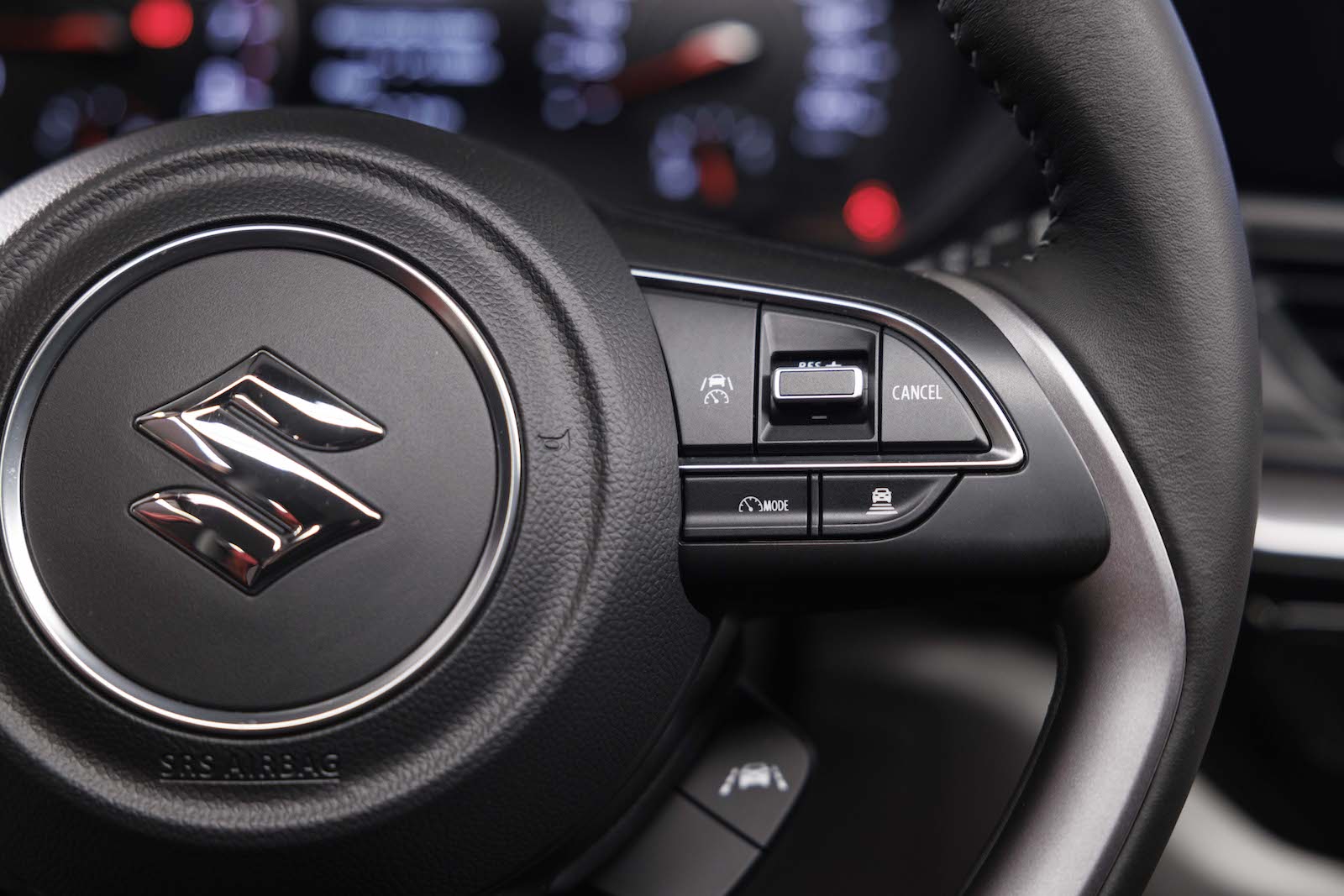 Suzuki mění své logo: líbí se vám změna? Jedno je jisté. Zákazníci mají zájem o zcela něco jiného