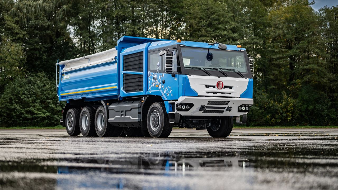 Nová česká Tatrovka je ukázkou budoucnosti. Obejde se bez řidiče, získala vodíkový pohon, dron a ovládání na dálku