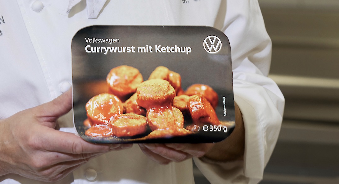 Volkswagen ze supermarketu? Kromě aut přibývá nový sortiment, lidé šílí radostí