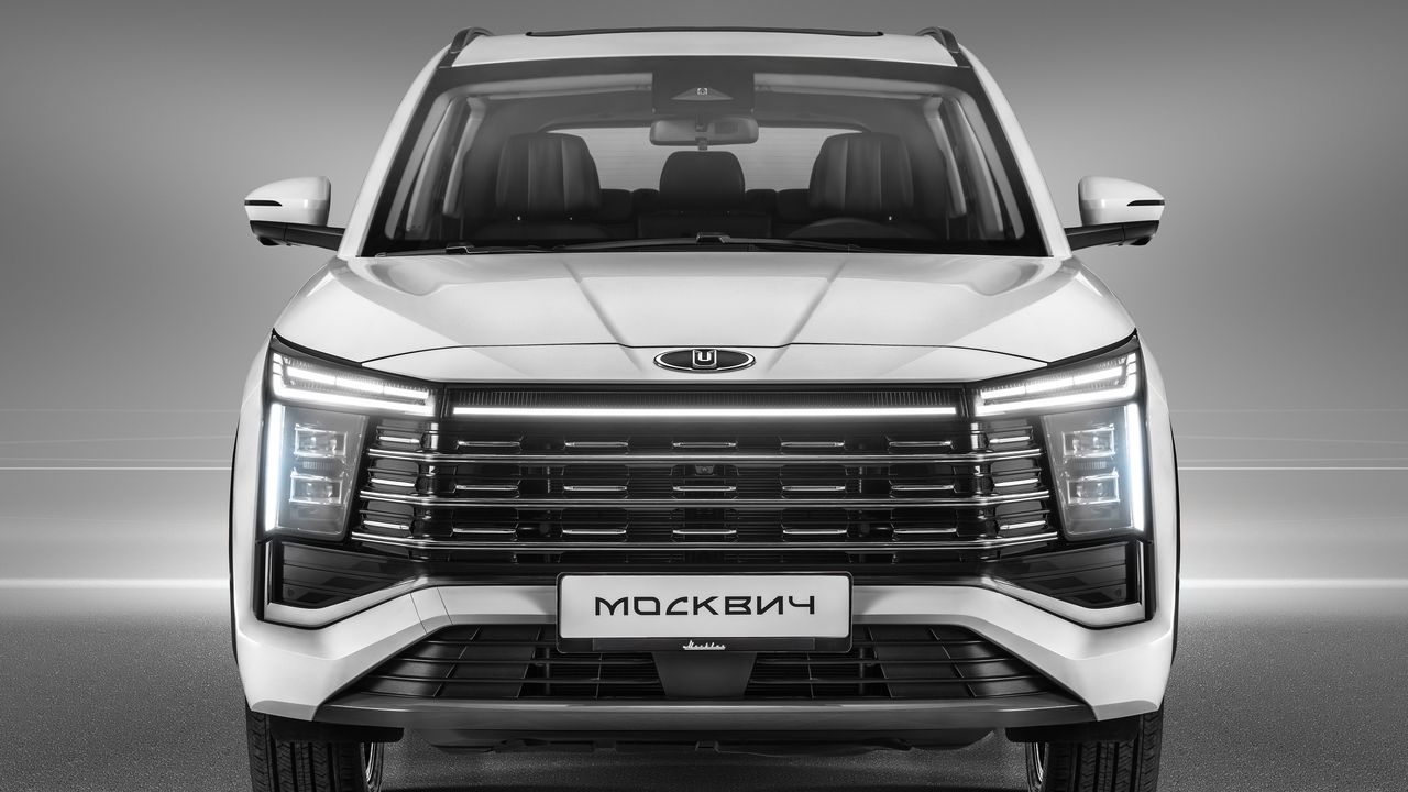 Moskvič ožívá: Ruský legendární model s čínskými technologiemi jde do prodeje