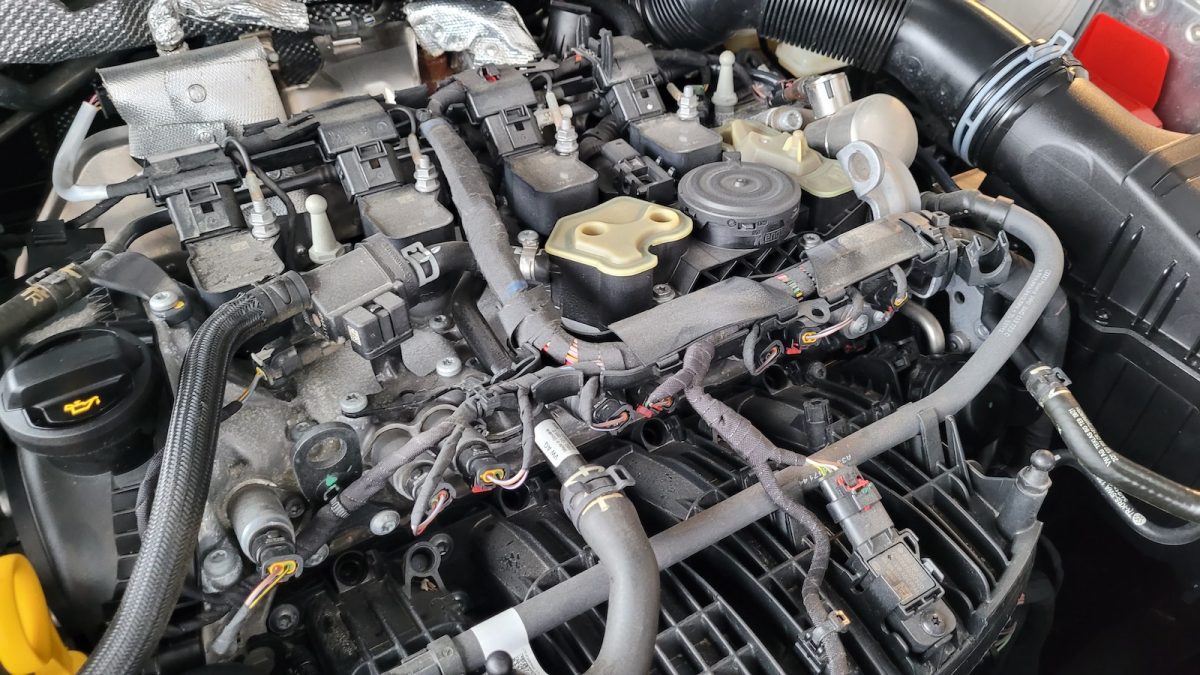 Myslíte si, že motor šetříte, ale ve skutečnosti ho trápíte. Mechanici boří mýtus o 3 500 otáčkách