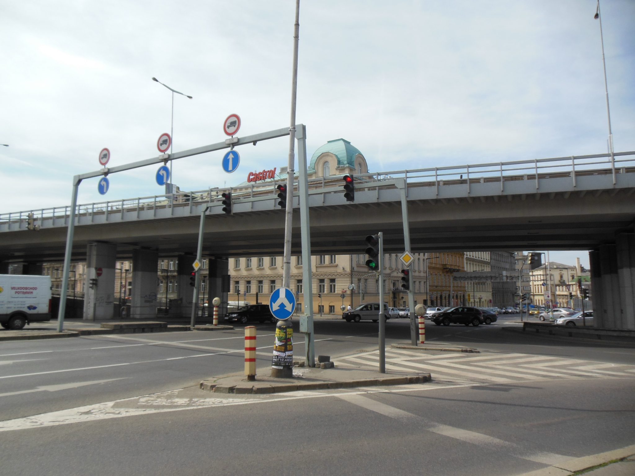 Kvíz: Složitější české křižovatky vás nezaskočí? Tahle situace prověří, jestli byste neměli vrátit řidičák
