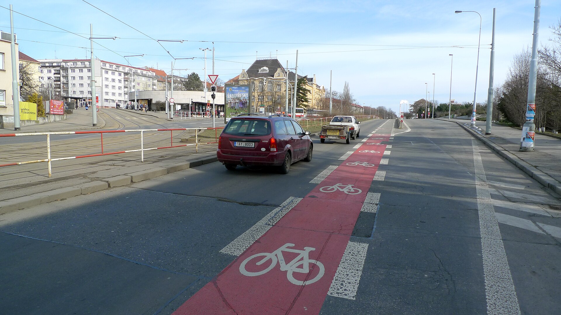 Kvíz: Značky na silnici ignorujete? Tyto vodorovné čáry řidiči v Česku často špatně čtou