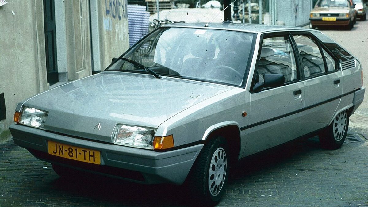 Unikátní nález ve stodole: Citroën z roku 1983 uvnitř zamkl majitel, který stavěl stroj překonávající rychlost zvuku