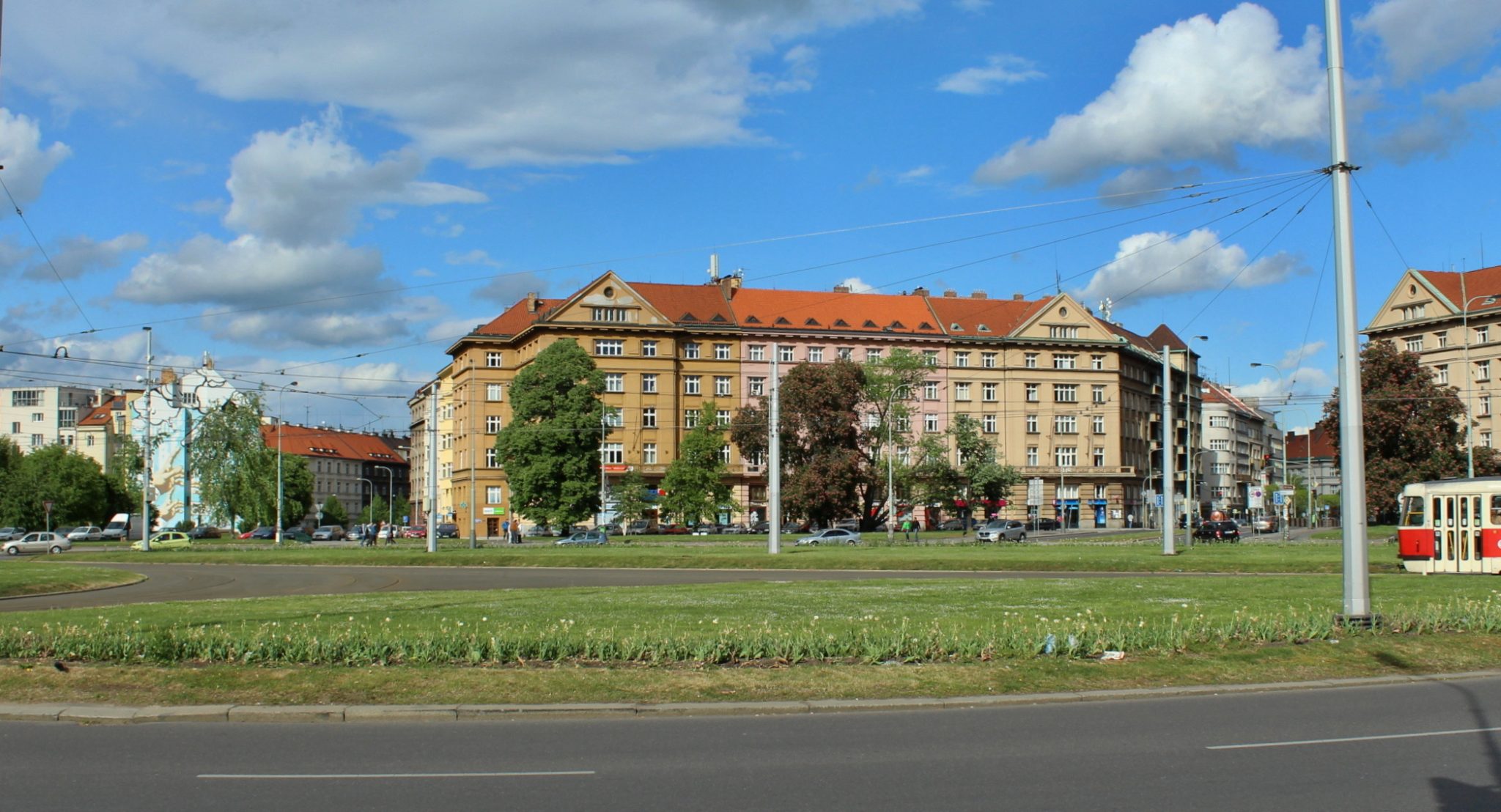 Kvíz: Myslíte, že zvládáte kruhové objezdy? Tahle česká klasika odhalí nepříjemné mezery