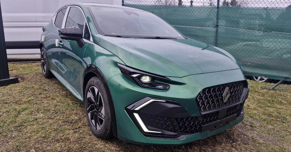 Zapomeňte na tříválce a „vysavače“ pod kapotou. Našli jsme Renault, který má poctivý motor a ujede 1 000 km na jednu nádrž