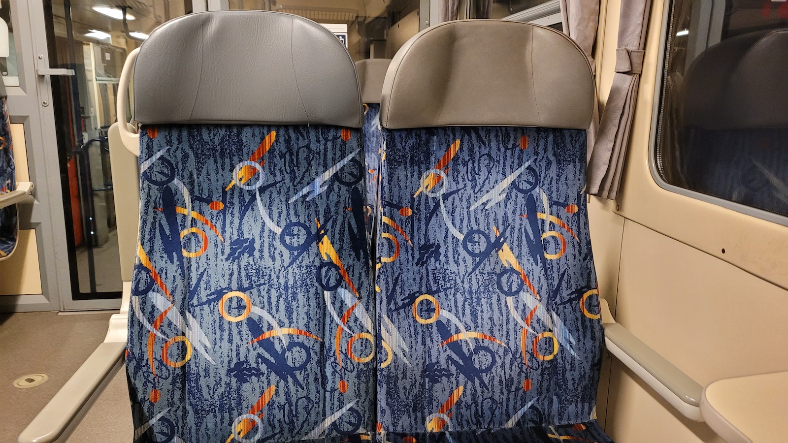 Smrtící paradox na kolejích: Bezpečnostní pásy ve vlaku? Ne. Riziko úmrtí ve vagónech by zvýšily