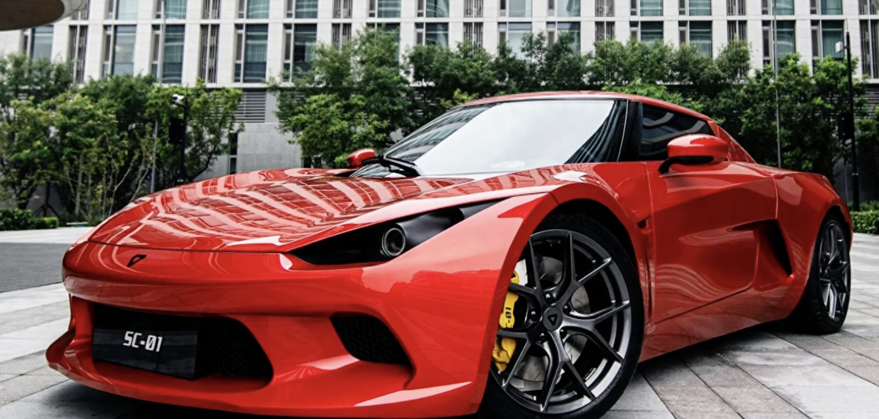 Zapomeňte na nudné elektromobily. Xiaomi přiváží do Evropy hračku pro dospělé, která deklasuje i milionové supersporty