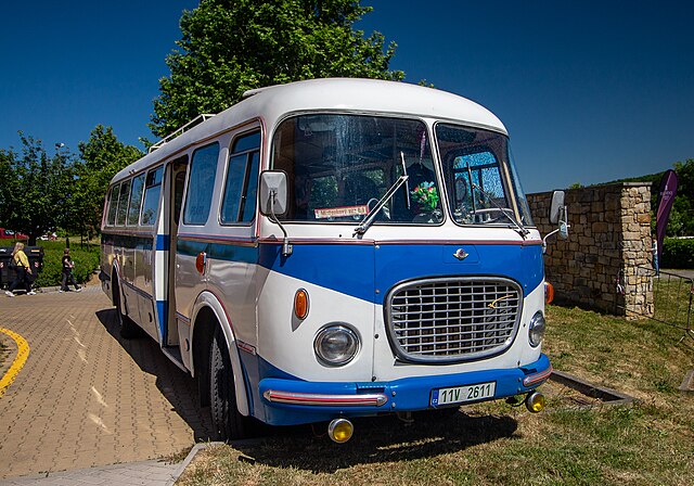 Vzpomínáte na autobusy, které brázdily Československo? Pokud jste jimi jezdili, 7 z 10 by pro vás mělo být minimum