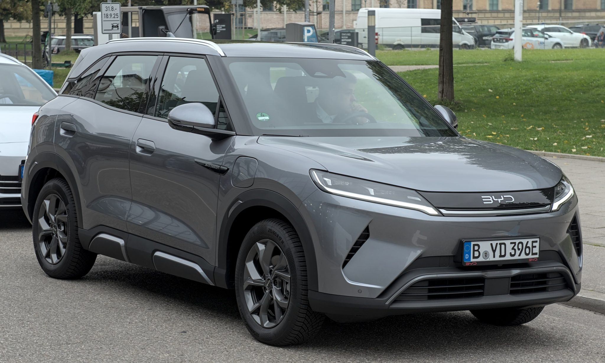 285 000 Kč? Trh SUV se otřásl. Dojezd až 1 000 km a nestárnoucí design. Přivítejte nového hráče