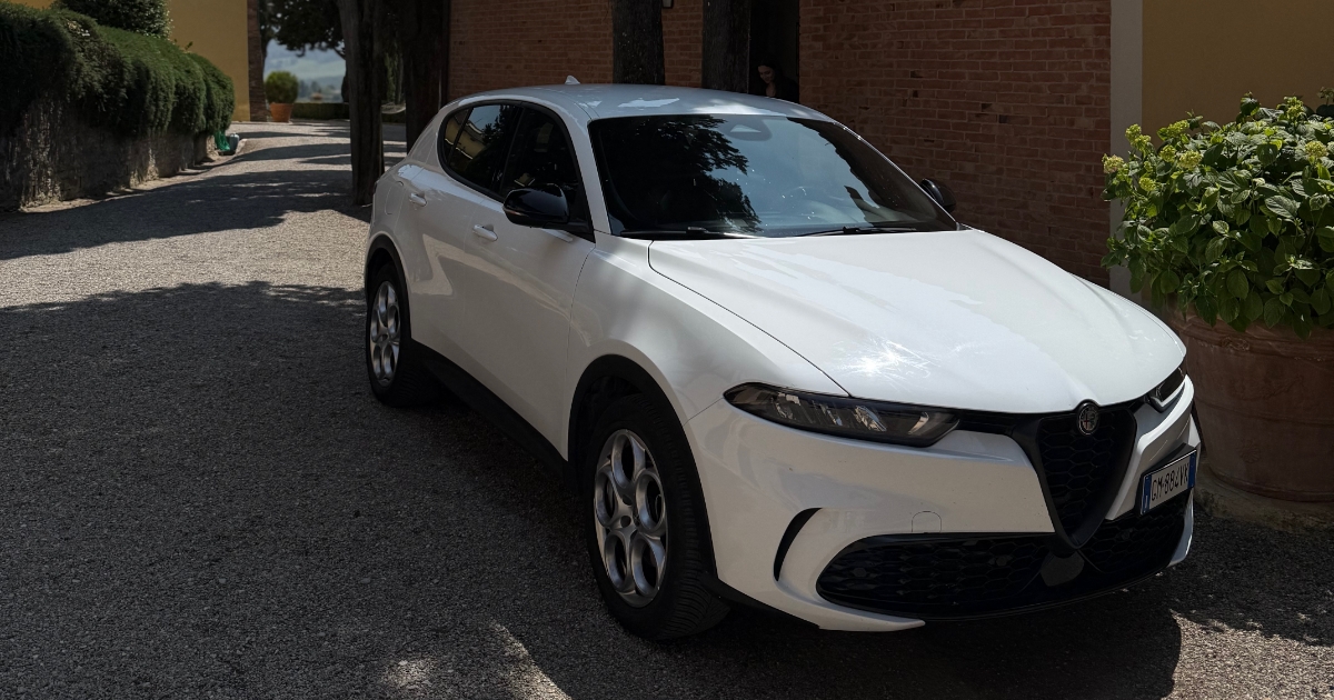 Majitelům elektromobilů nově zpoplatní vjezd do centra, roční povolení má stát 25 tisíc Kč. Řím nasazuje laťku pro ostatní