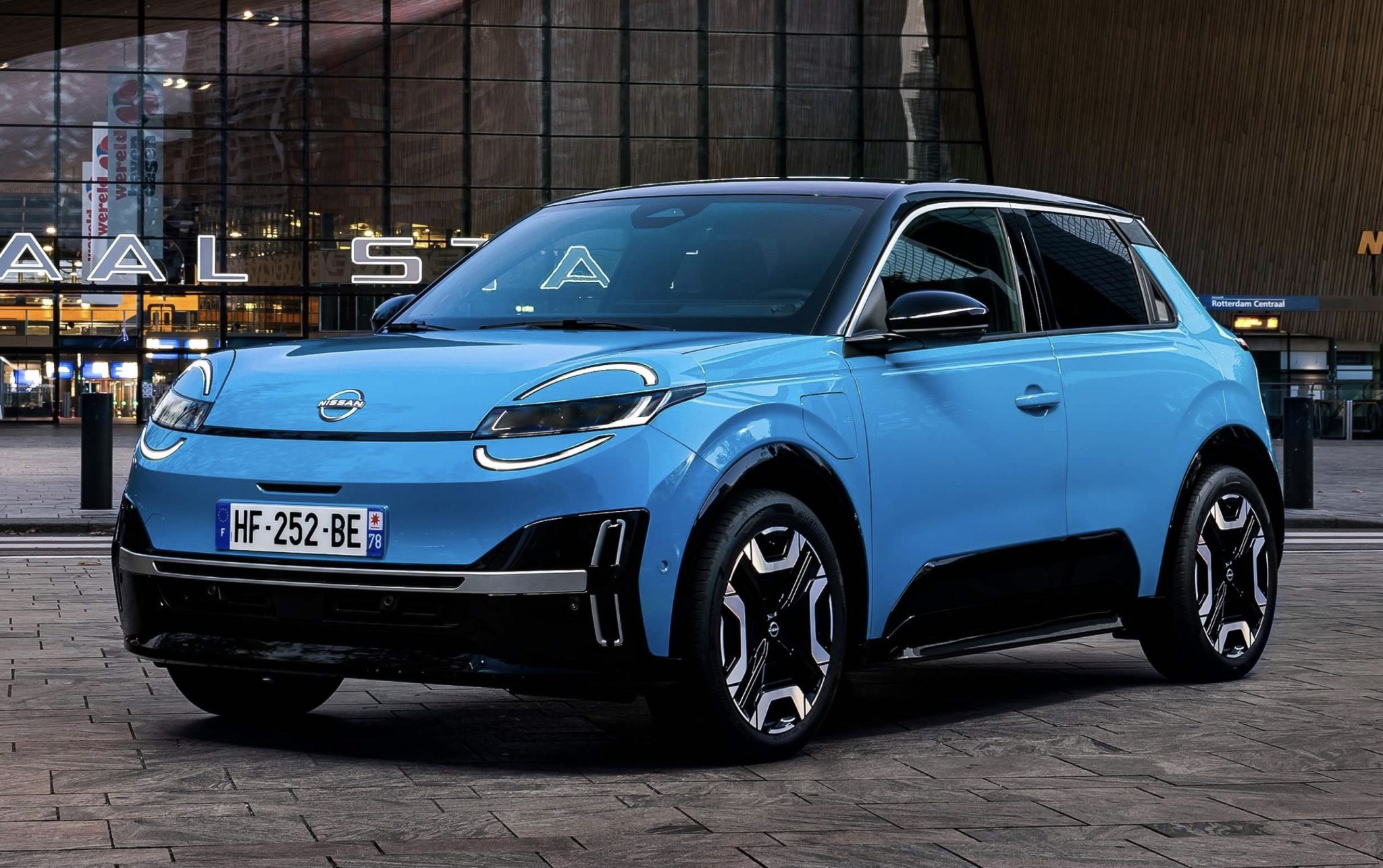 Zapomeňte na logo na kapotě. Levnější „dvojče“ slavného auta zlevnilo a znovu vstupuje do hry