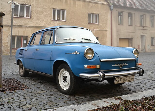 Vybavíte si auta z dob socialismu, která znali všichni řidiči? Kdo tohle nedá, ten si minulost spíš domýšlí než pamatuje