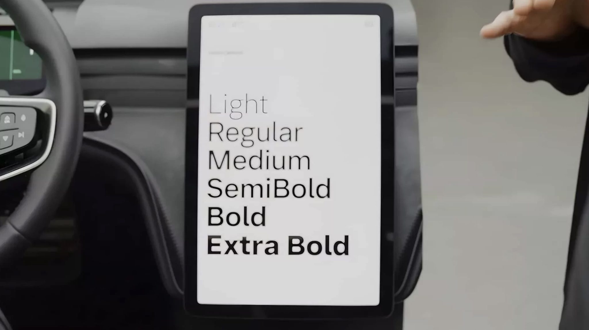 Řidiči se na displej dívají až 40 sekund a ujedou 500 metrů naslepo. Volvo přišlo s řešením – změní písmo