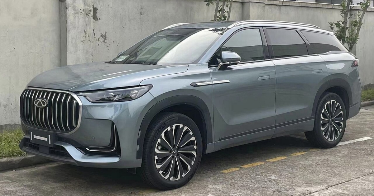 Čínský motor s dojezdem 1 400 km ukazuje, jak přežít konec spalováků. Evropské automobilky teď spěchají s odpovědí