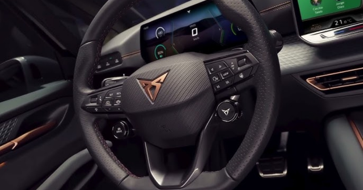 Konec dotykového pekla v autech? Oblíbený model zlevnil a vrací do kabiny klasická tlačítka