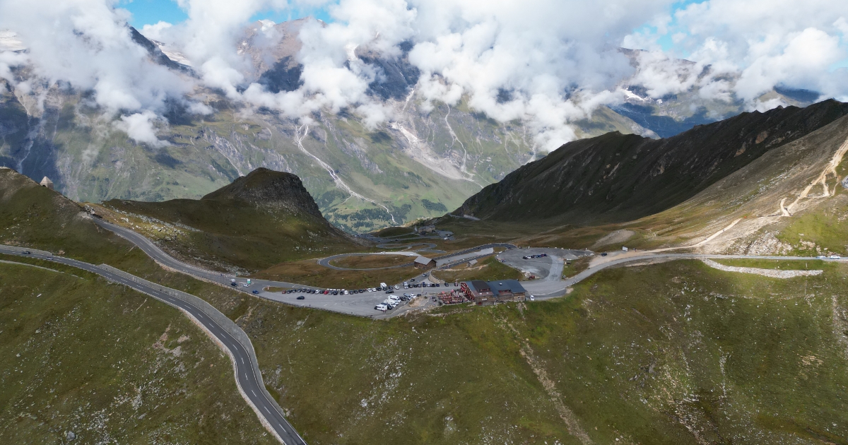 Ostuda českých řidičů v Alpách: Řádili pod Grossglocknerem. Hrozí jim pokuta 122 tisíc Kč a zabavení auta