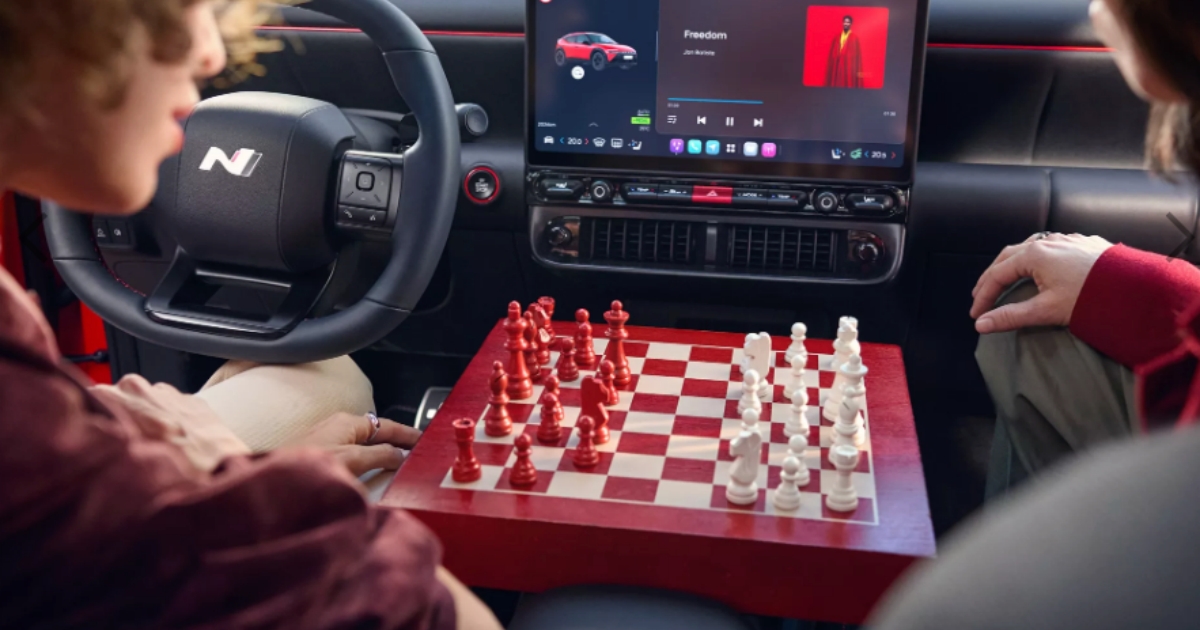 Konec trendu SUV? Nový Hyundai boří konvence, sází na hatchback a vrací do hry klasická tlačítka. Design 10/10