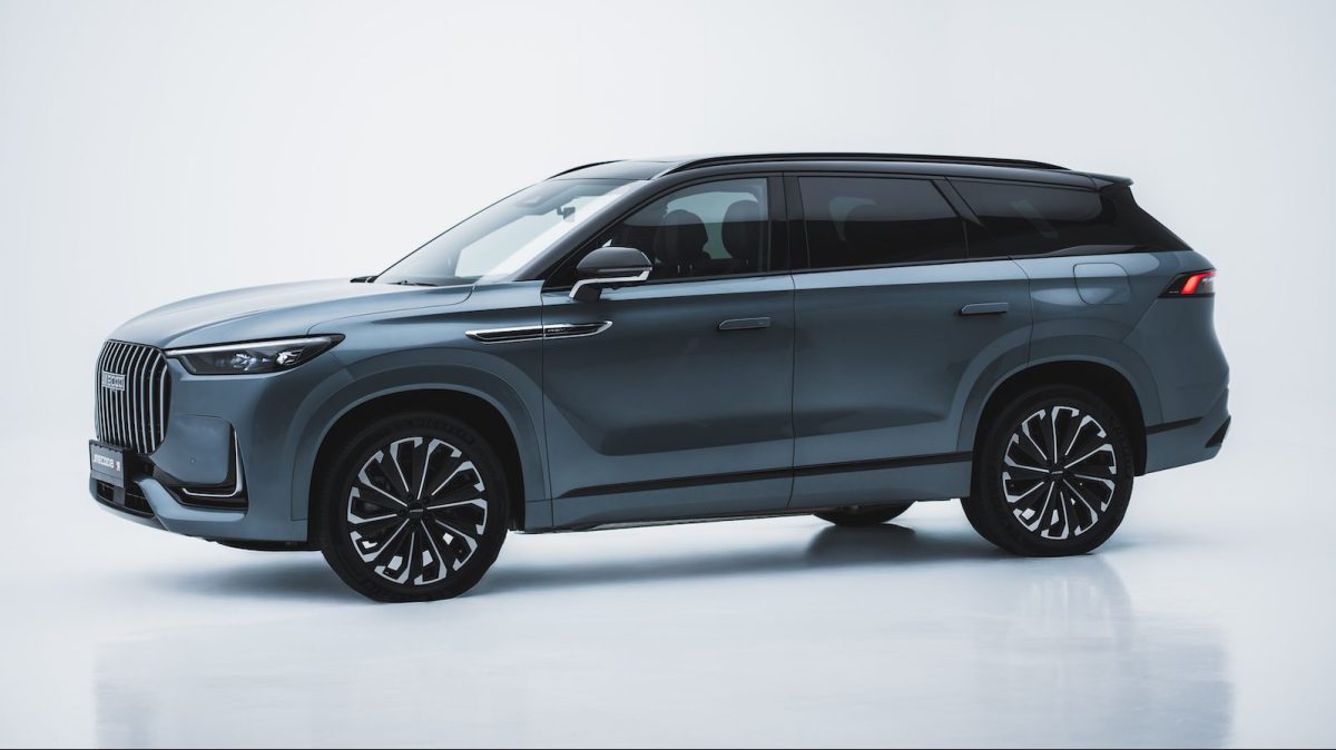 Čínská automobilka ukázala SUV se třemi řadami sedadel. Vypadá jako Mercedes GLS, stojí zlomek ceny