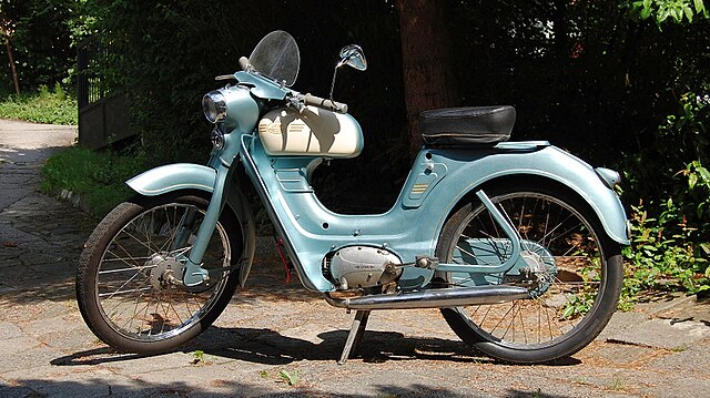 Retro motorky, které kdysi jezdily po českých silnicích a každý je znal. Poznat je dnes zvládnou jen skuteční pamětníci