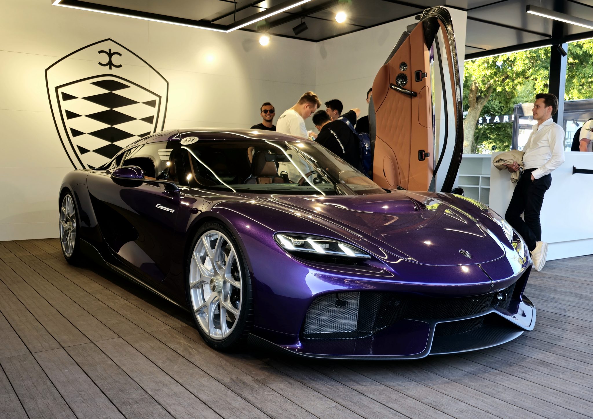 Sériová auta s nejvyšším výkonem na světě. Bez přesných čísel tady rychle zjistíte, kde vaše znalost motorů skutečně končí