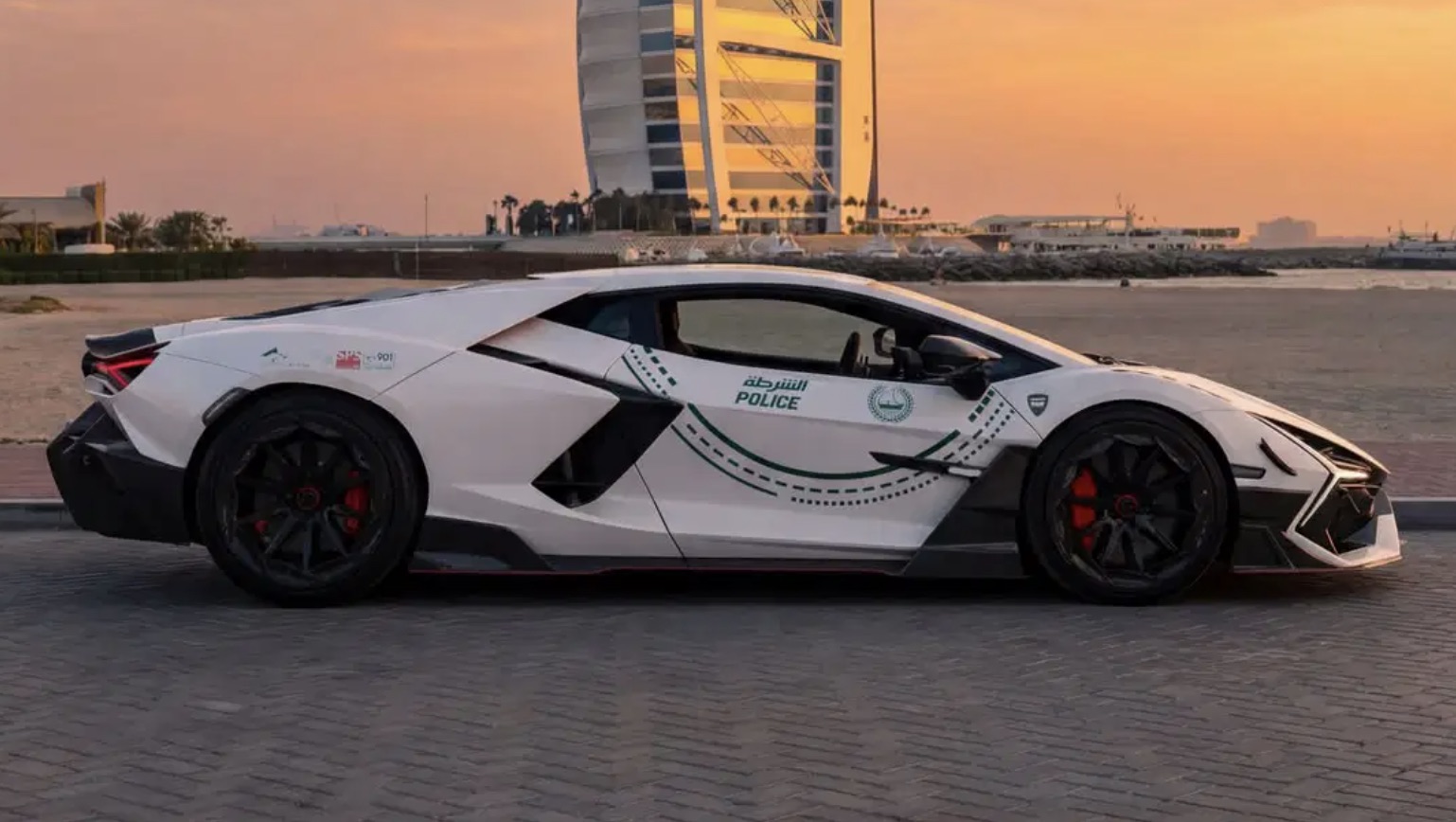 Policie v Dubaji dostala tisícikoňovou bestii od Mansory. Češi to zkoušeli s Ferrari 458 a skončilo to jinak