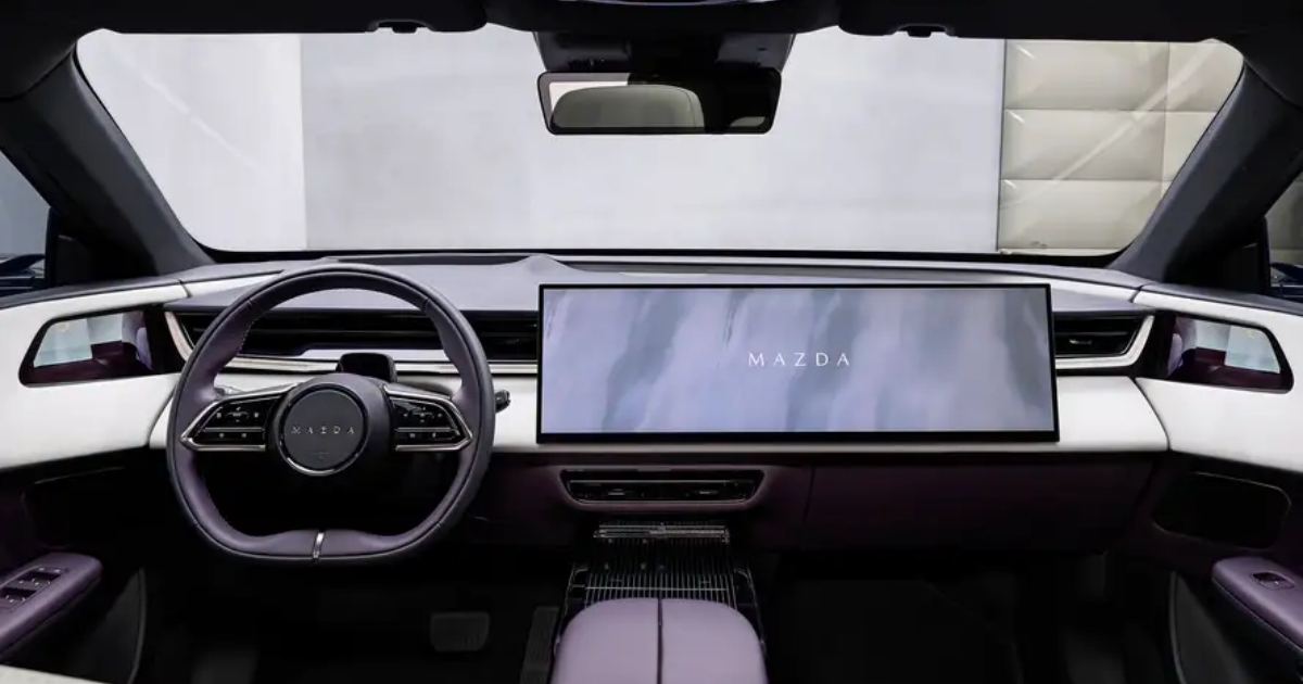 Interiéry aut už nebudou jako dřív: Mazda také ruší klasická tlačítka. Mění celý přístup k řidiči i spolujezdci